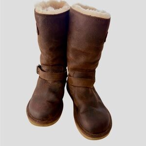 UGG Kensington Buckle Moto
Boots Women Size 7 Brown
Leather Shearling Lined